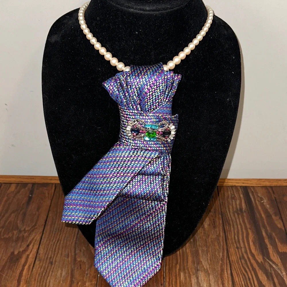 Silk tie, brooch, necklace, multicolor